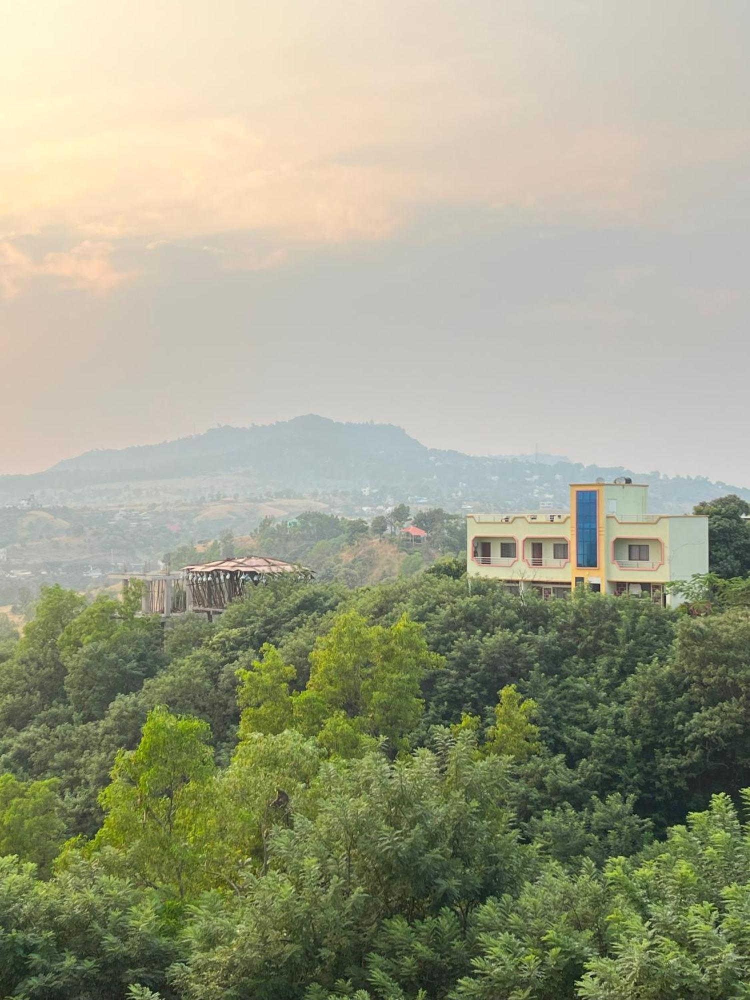Anand Valley Hotel Panhāla Buitenkant foto